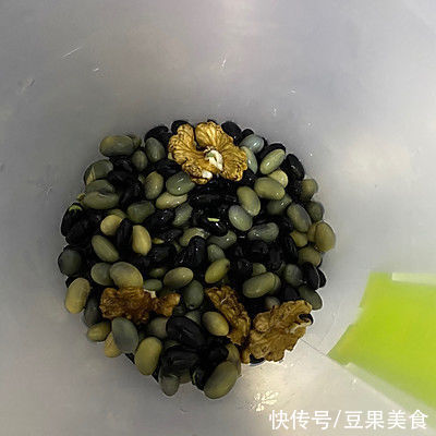 自从学会核桃仁豆浆,我就不想再吃外卖了