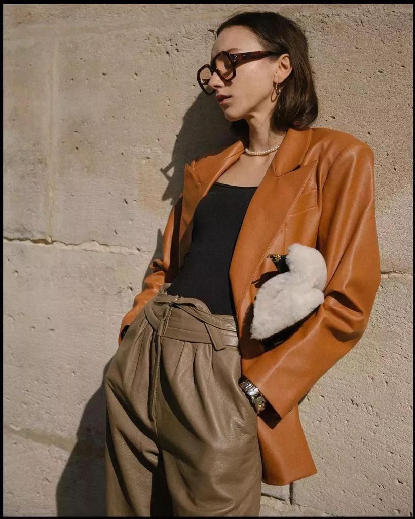  纸袋裤|别老穿阔腿裤了，今年秋冬这4条裤子最流行！