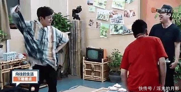 倪妮|baby自己拿行李进蘑菇屋,一个举动惹争议,网友:完了,马上被黑