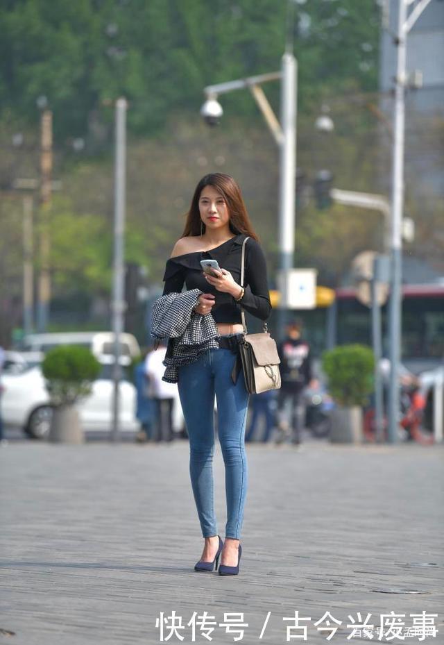 牛仔女神展现都市丽人范,又酷又时尚,真好看