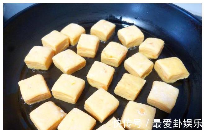 吃法|红薯改良新吃法，表面金黄松软香甜，一个平底锅就能做好