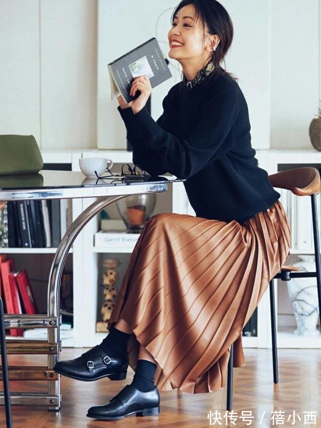 半身裙|秋天穿裙子,选对款式才是关键!试试下面这几组搭配,显瘦还时髦