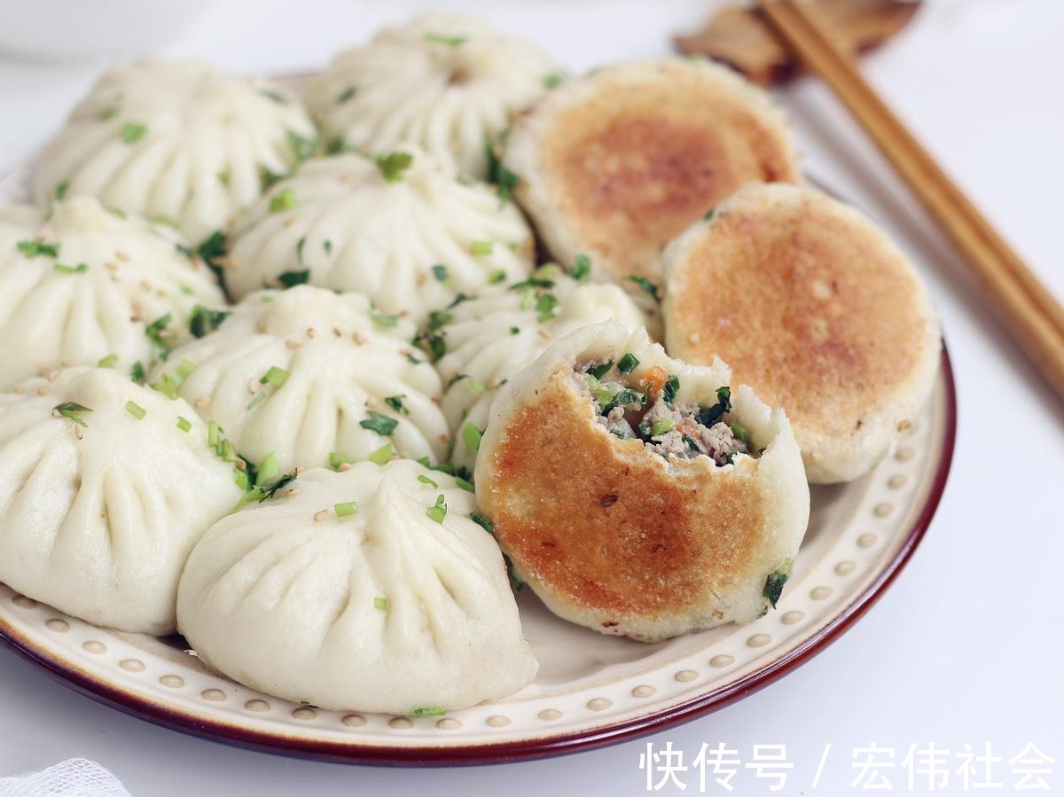 面饼|白菜猪肉水煎包,连吃一盘不过瘾,早餐不用出去吃了