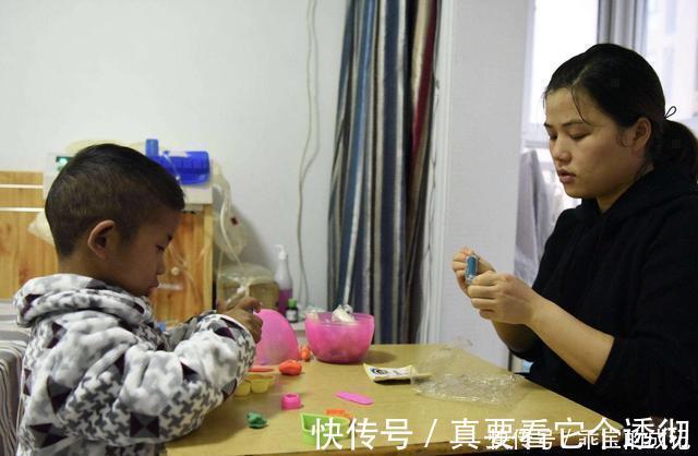 教育方式|儿子弄坏同学“苹果手表”，妈妈准备赔偿，网友不是钱能解决的