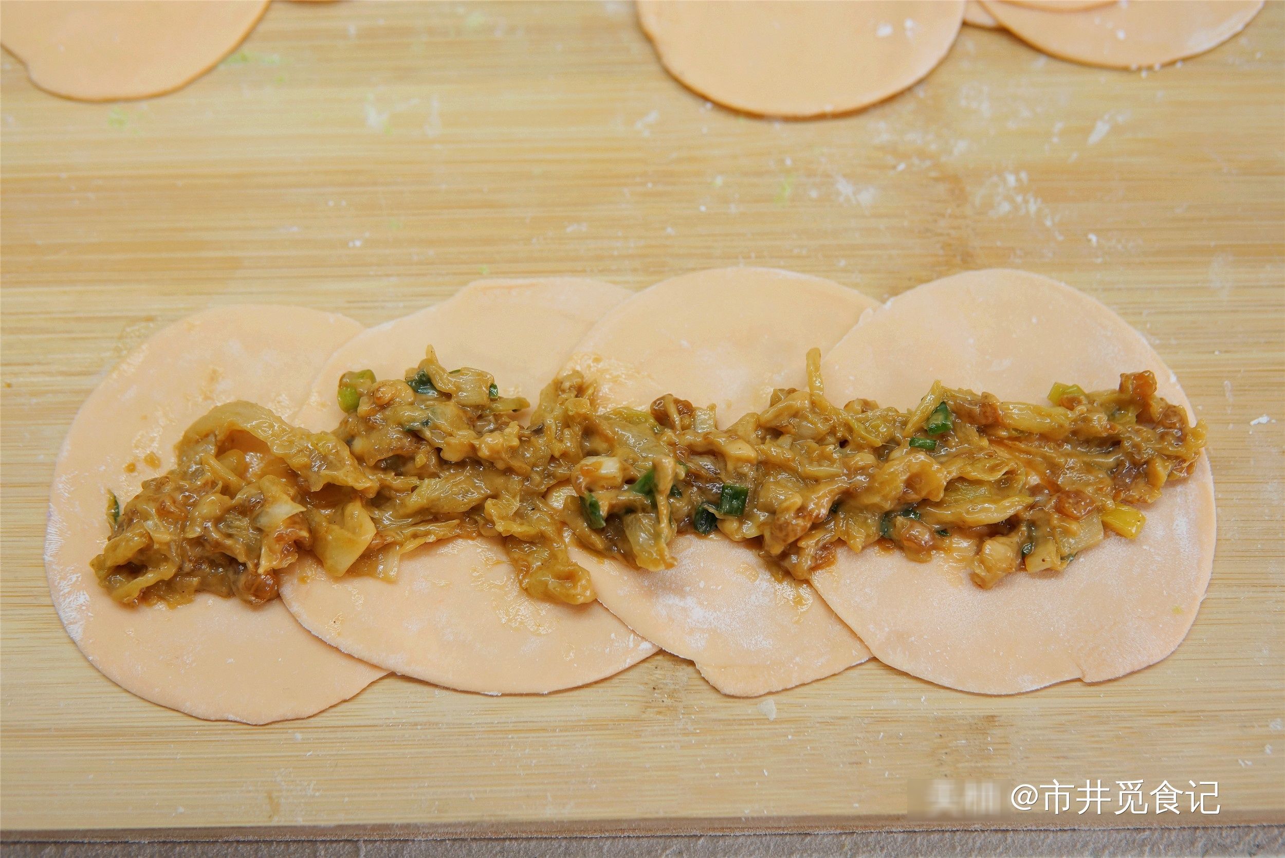  饺子|冬至包饺子时，顺手包几个“玫瑰花”，好吃又喜庆，很讨家人喜欢