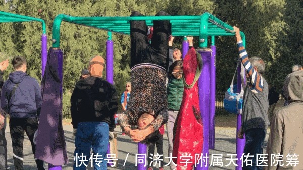 大回环|大爷大妈“挂满”枝头?多的是你不知道的危险!