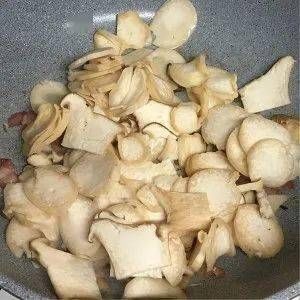 买杏鲍菇时，该挑大的还是小的？菜贩子透露，今后别再乱买了