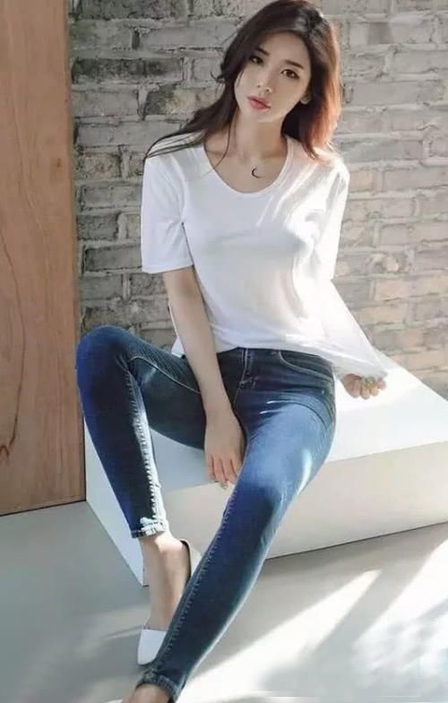 魅力|紧身牛仔裤，勾勒身材优美线条，展现魅力！