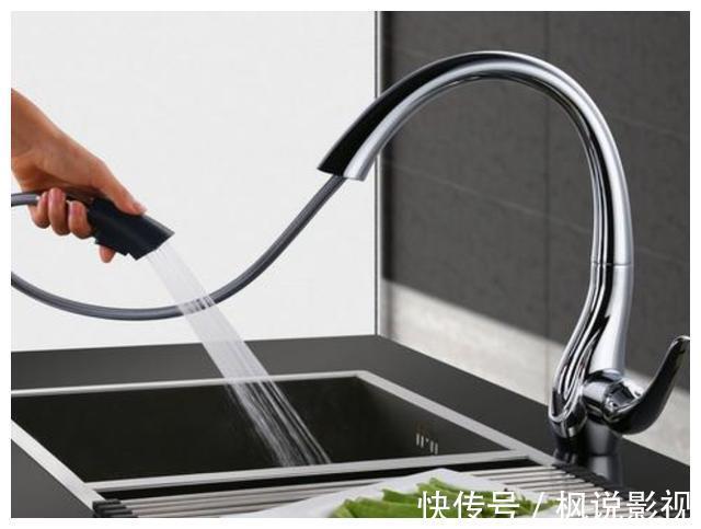 洗碗|厨房装这种新型水龙头,做饭洗碗方便多了,以后我家也要这样装