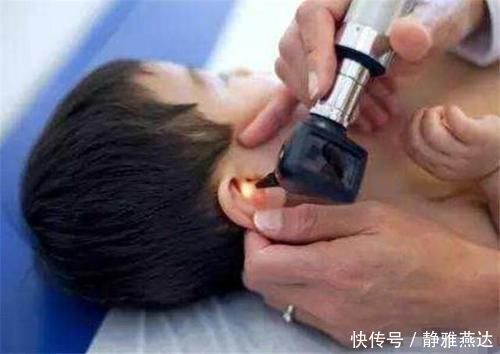 举动|虫子飞进3岁孙女耳朵，奶奶一个举动救了孩子，医生直夸：有文化