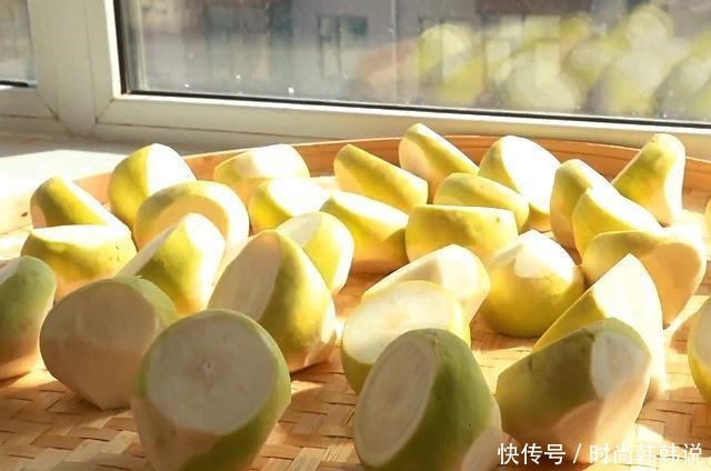 芥菜腌制有诀窍,放油放糖都不对,教你酸脆做法,下饭解馋