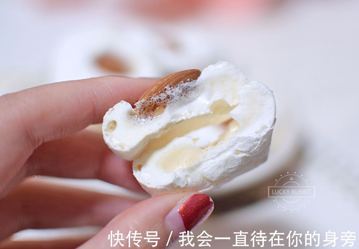 烤箱|试做网红饼干，只需两种材料，又甜又脆，好吃到停不下来