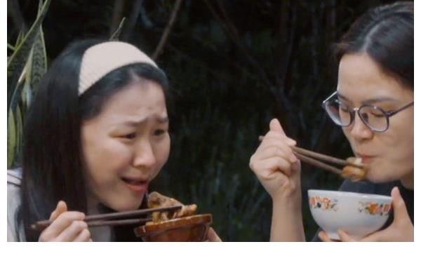 張藝興|張藝興節目主廚首秀翻車？金婧捧場表情浮夸，女嘉賓餐后吃零食