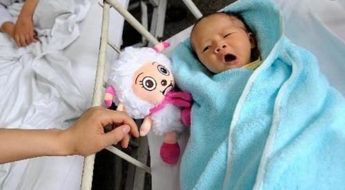 哭声|刚出生的婴儿,若有这3种表现,说明他在'娘胎里'过得很滋润