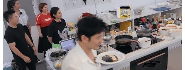 《中餐廳5》5個菜500多被指定價虛高，寧靜爆料王剛曾吐槽黃曉明“有病”