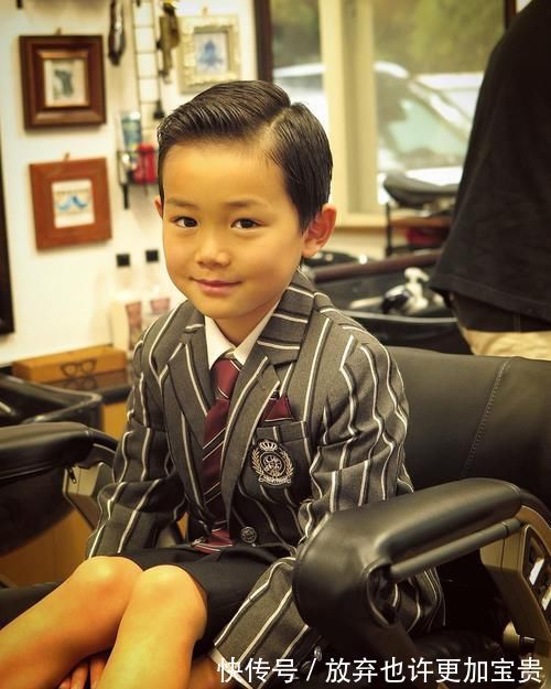 头顶|10款小男孩发型推荐,越剪越有型,给你儿子选一款吧
