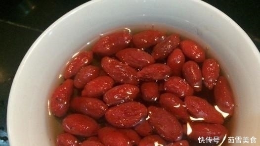 养胃|小米粥养胃,加上它效果加倍,隔三差五喝一碗,脾胃都变好