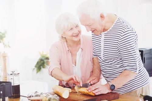 越老越要吃得健康，60岁后坚持3大饮食规则，长寿不会离你太远