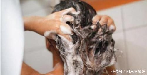 阿司匹林|洗头发前多加一步,7天不洗头依旧清爽不油腻,还能去头皮屑