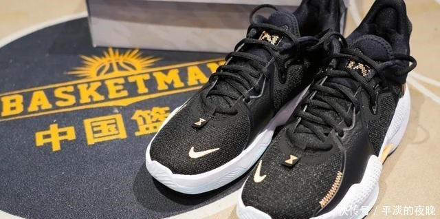 球鞋开箱PG5首发黑白配色，没有拉链颜值高了吗