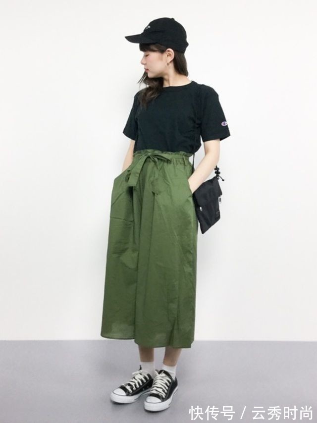 夏季穿衣颜色很重要,明白了这些配色技巧,基础款也能穿出质感