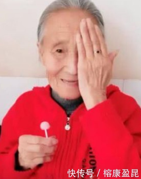 百岁老人|化妆堪比整容!百岁老人化完妆,手拿开那一刻,网友:很皮啊