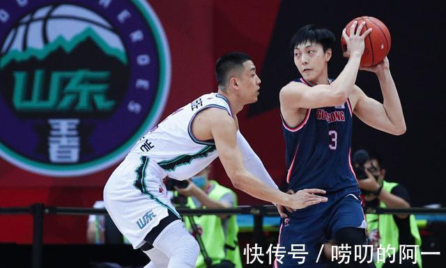 合同|同为现象级人气球星，郭艾伦和胡明轩，如今谁的身价更高？