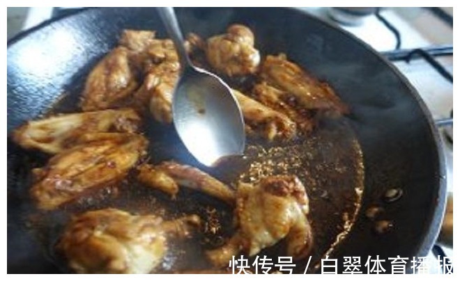 汤汁|追剧不知道吃什么?只要简单几步,在家就能做非常好吃的可乐鸡翅