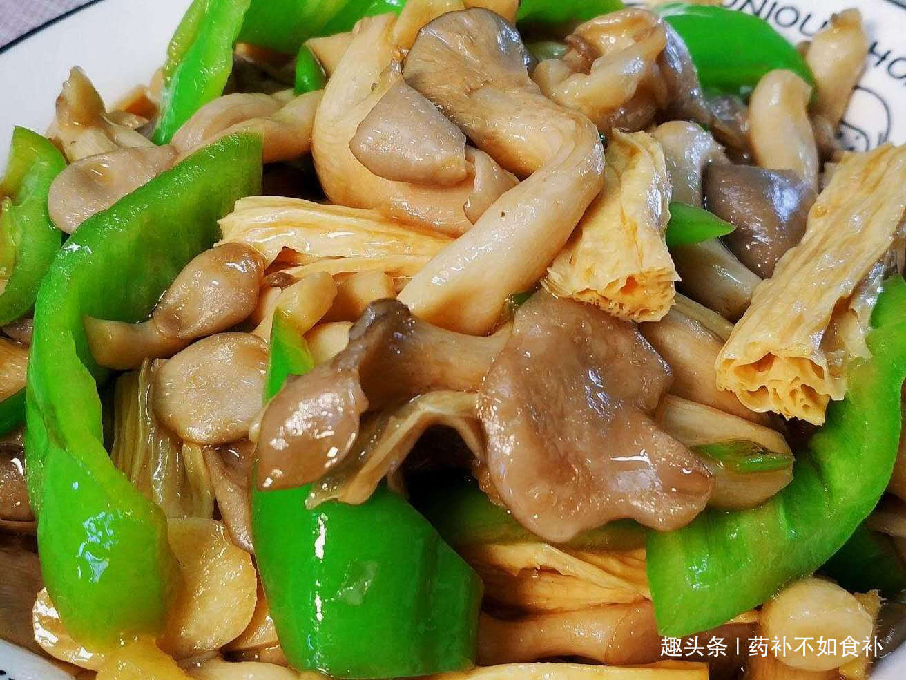 青椒|含有18种氨基酸,清香扑鼻,鲜嫩爽滑,常吃健康又养生,老少皆宜