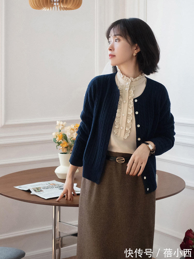 tips|穿“针织开衫”下面搭什么?建议配这3种,学会了你也是时尚博主