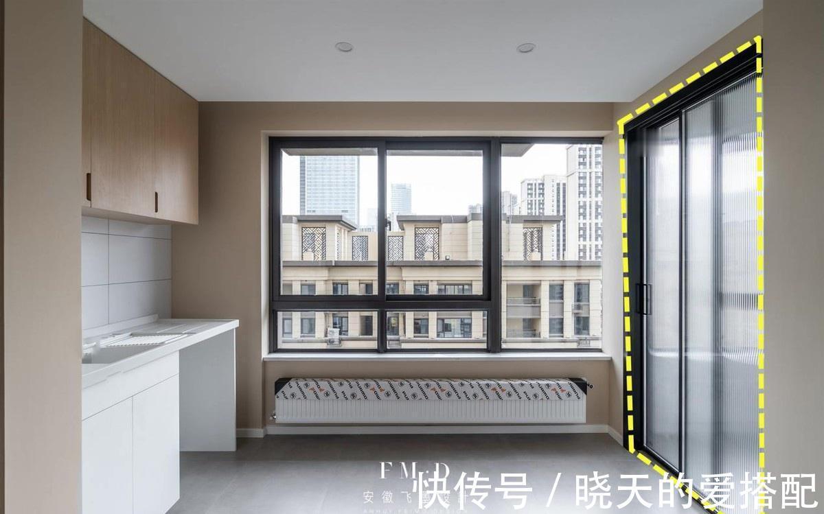 电动晾衣架|双阳台要不要拆墙扩进室内?一分为二,一个纳入客厅一个洗衣晾晒