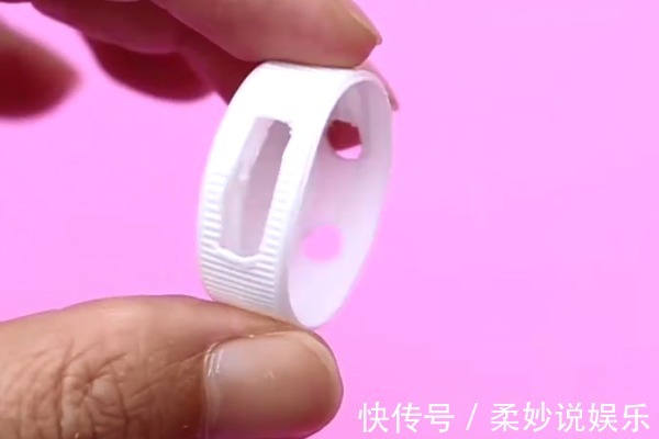塑料|塑料瓶盖上插2根筷子，解决了家家户户的大难题，学会受用一生！