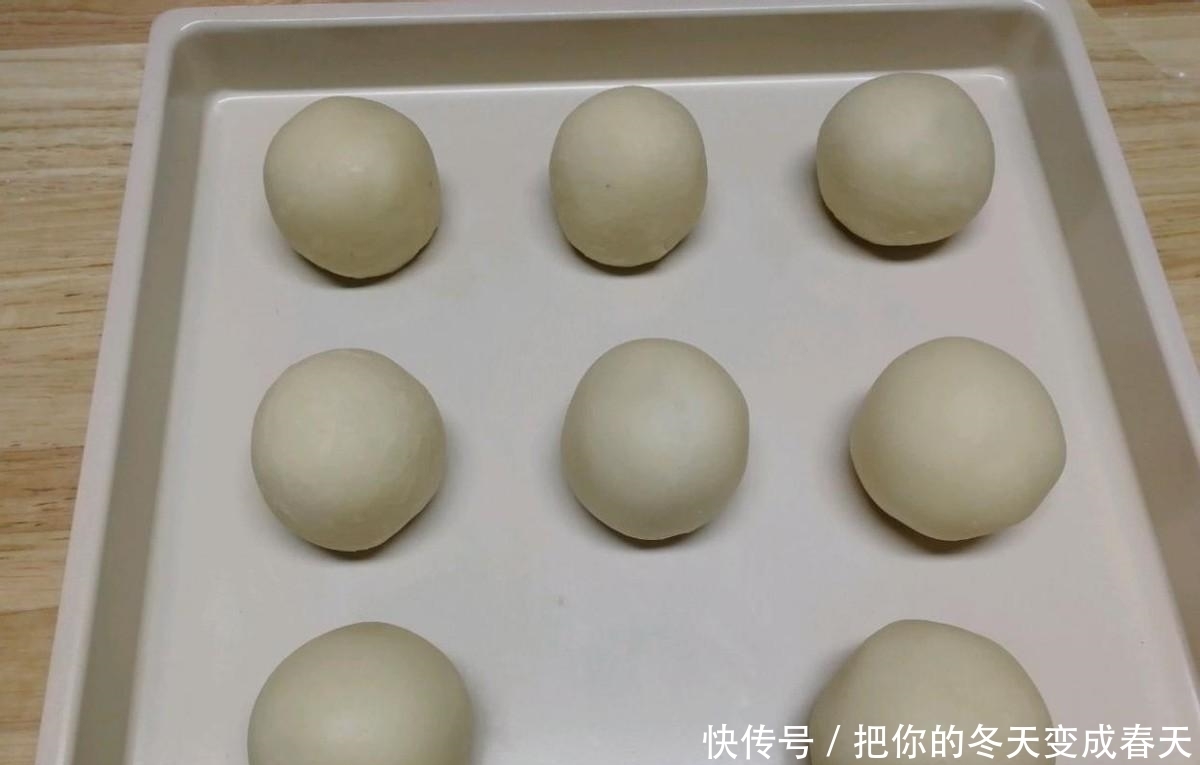 简单易上手的蛋黄酥,层层馅料包裹,香酥可口,太好吃了