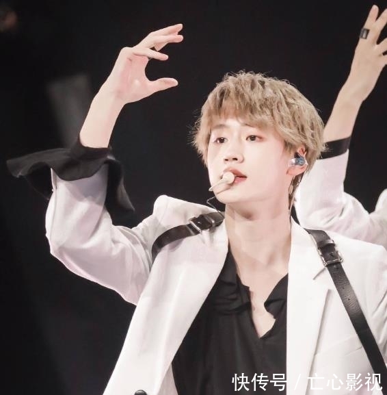 賴美云|《你我皆王者》INTO1人菜癮大要加班，藍(lán)色球服夢回校園，期待了