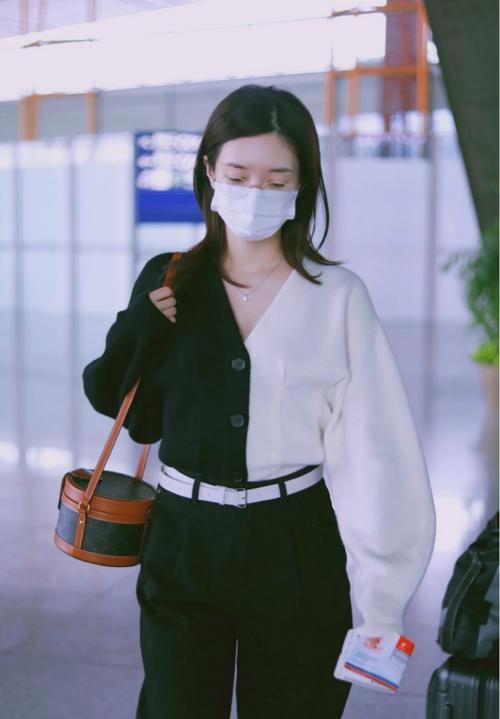 毛衣怎么穿才不显“平庸”?教你这四个搭配公式,既时髦又实用