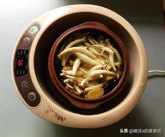 条腿|排骨的最佳CP是“它”，不红烧不卤煮，这样做鲜美可口，吃不腻