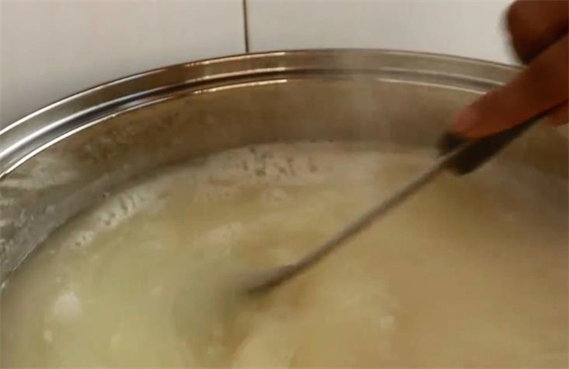 教你在家腌酸菜,不用加盐,7天就能吃,保存一冬天都不会坏