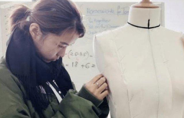 小富|“女巨婴”16岁了吃饭还靠妈喂,每日花销过万,她的现状怎样