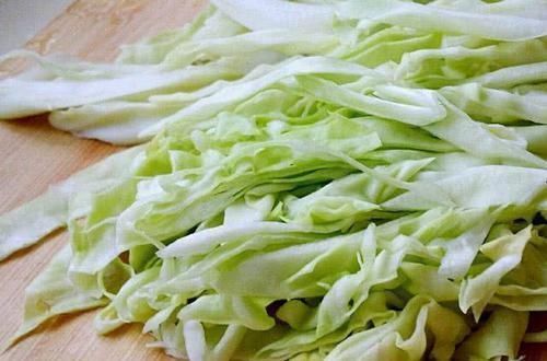 卷心菜|人到中年想长寿,不妨多吃3种食物,治疗便秘,早吃早好