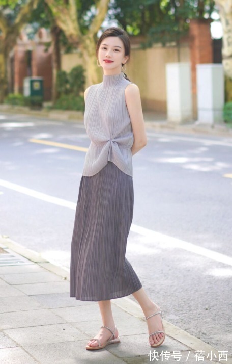 搭配 真正见过世面的女人,穿衣要“化繁为简”,简约高级美过同龄人