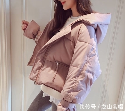 建议大家:羽绒服尽量选长款!再搭配一双踝靴,不打扮都美嫩