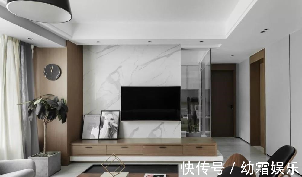 原木色|夫妻的现代简约三居，黑白灰+原木色高雅轻奢，小书房最酷，晒晒