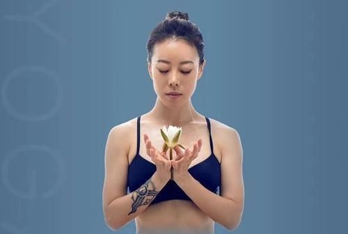 美背|她是明星的私人瑜伽教练,有17年的教龄,亲授4个美背瑜伽动作