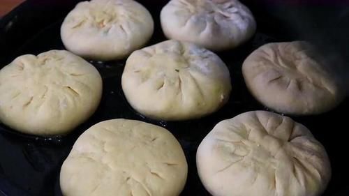 宁愿不吃红烧肉，也想吃白菜红薯饼，皮香馅鲜，吃一次就忘不了