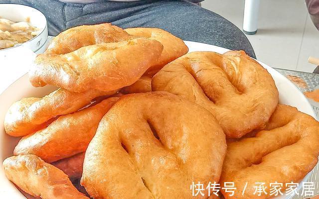 配方|我家祖传三代做油饼配方,好吃又松软,放半个月都不硬,太香了