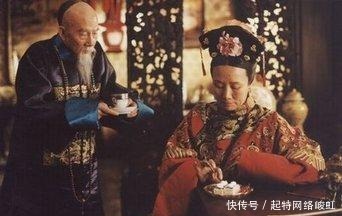 立马|李鸿章半夜与佣人私会,看见窗户上四个大字,立马跑回自己房间