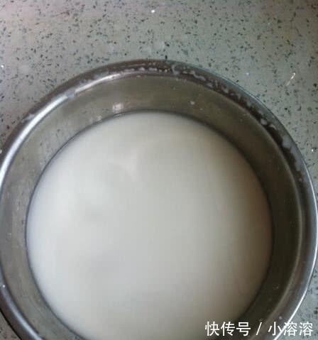 面筋|学着婆婆的方法做凉皮,没想到第一次就成功了,太简单了吧