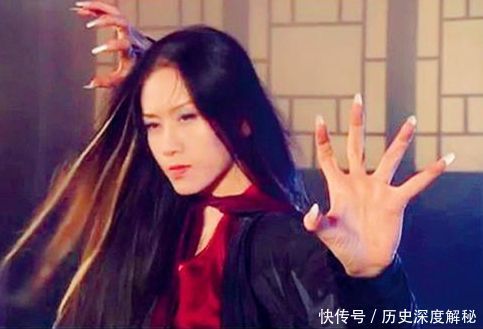 垃圾|为何九阴白骨爪在《射雕英雄传》中垃圾,《倚天屠龙记》中厉害?