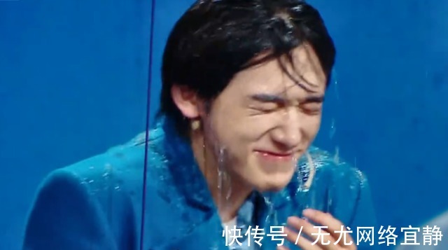 毛巾|宋亚轩淋水后，王牌家族无人给拿毛巾，只有不受待见的他送上温暖