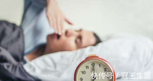 延长|睡觉本是为了延长寿命，但3种睡觉恶习却是“折寿”！尤其是第1种